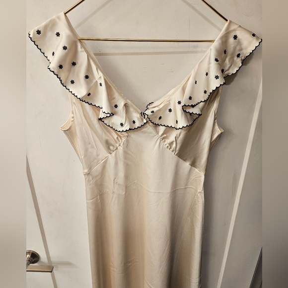 NWT - Caroline Constas Cream Ruffled Floral Embroidered Satin Finish Midi - L - Picture 8 of 11